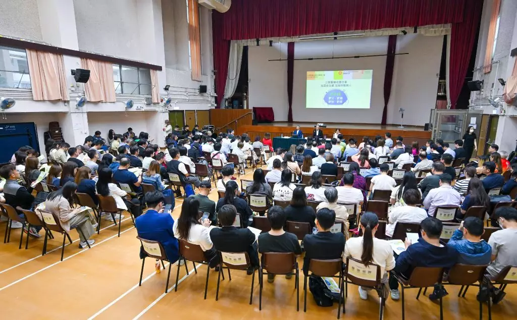醫衞局聯同醫管局合辦第二場公營醫療收費改革區議會簡介會。 政府新聞處圖片