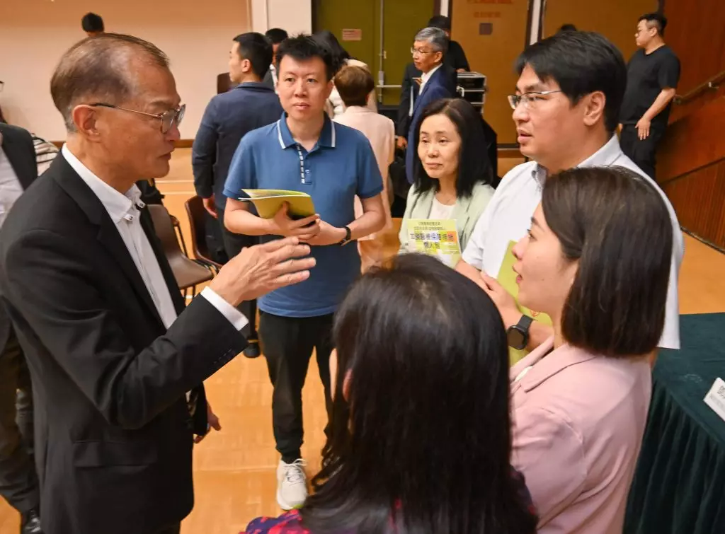 醫衞局聯同醫管局合辦第二場公營醫療收費改革區議會簡介會。政府新聞處圖片