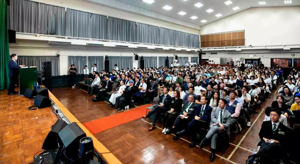 超過五百多名聖若瑟書院及其他中學的師生參與科學論壇,座無虛席。(圖片由校方提供)