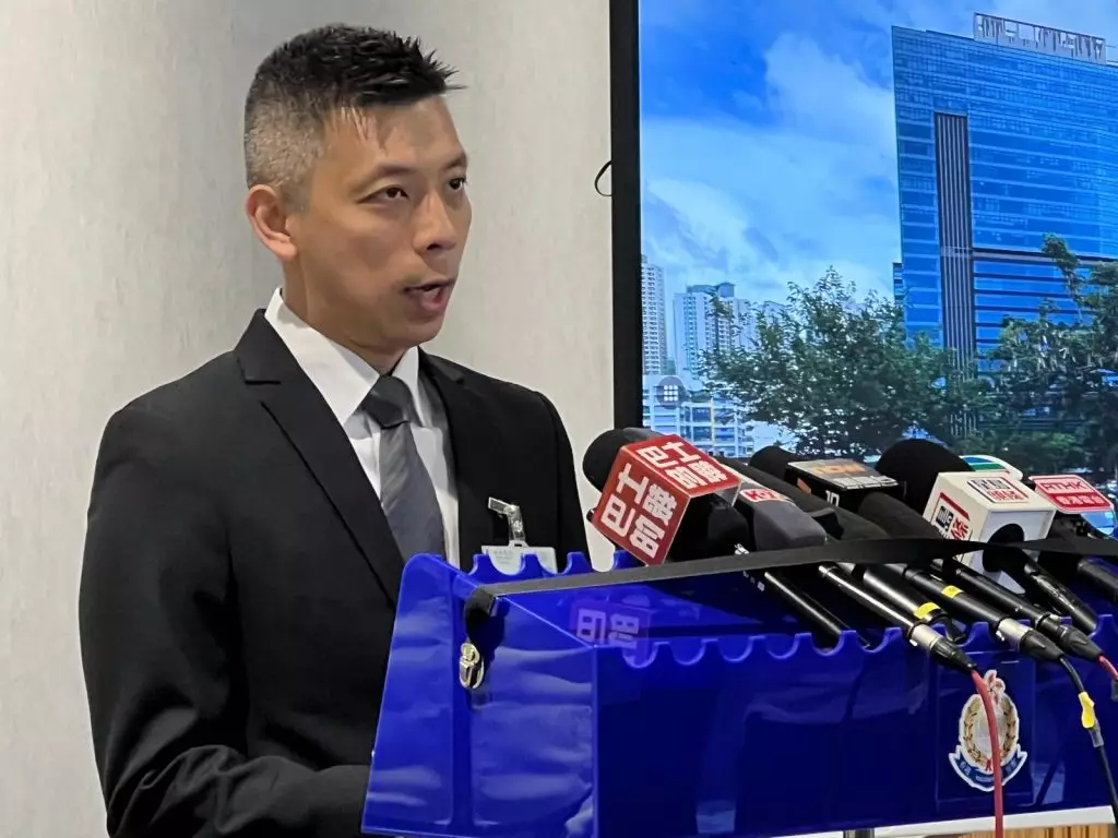 警方拘8男,涉非法賽車及沒有第三者保險而使用車輛。