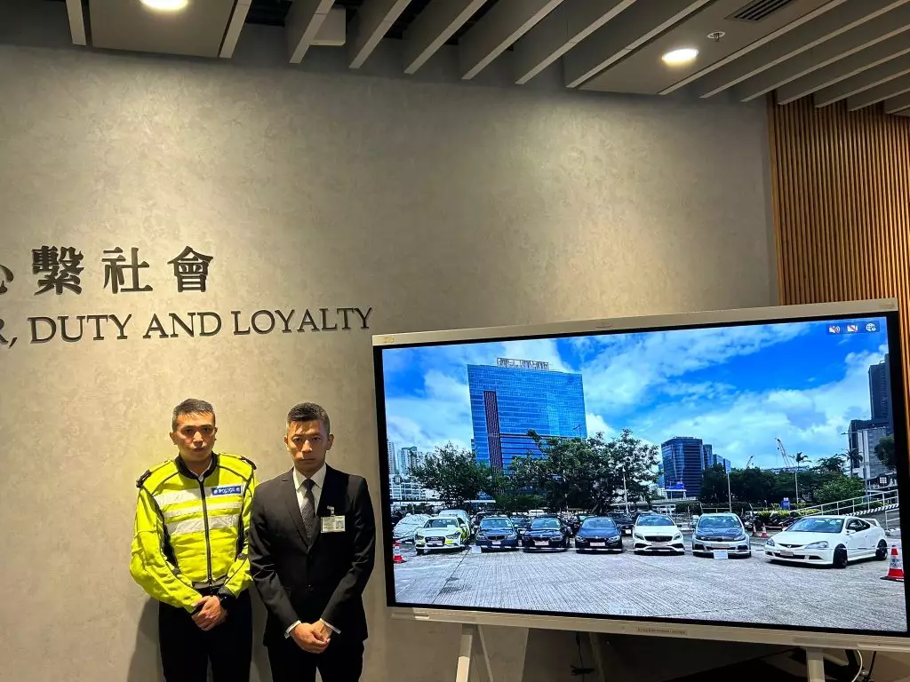 警方拘8男,涉非法賽車及沒有第三者保險而使用車輛。