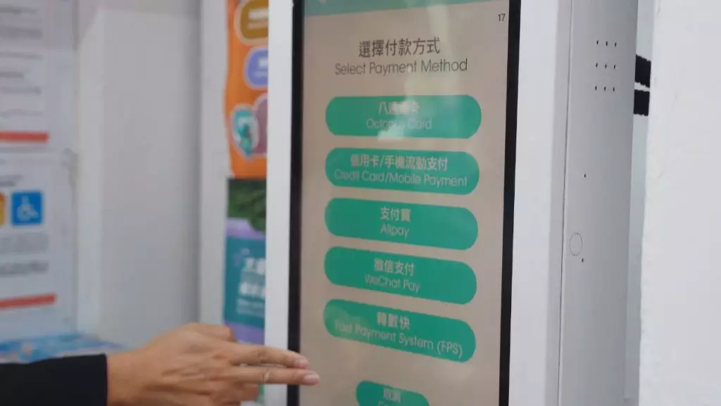 停車場營運商亦已在全港大部份運輸署轄下的停車場安裝了自動識別車牌裝置和接受以不同類型電子支付工具繳費。