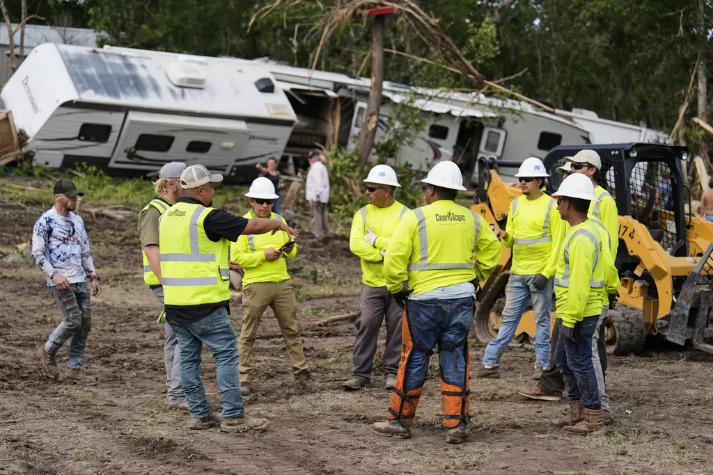 美國得州中部暴雨引發嚴重洪災,增至104人死亡。AP圖片