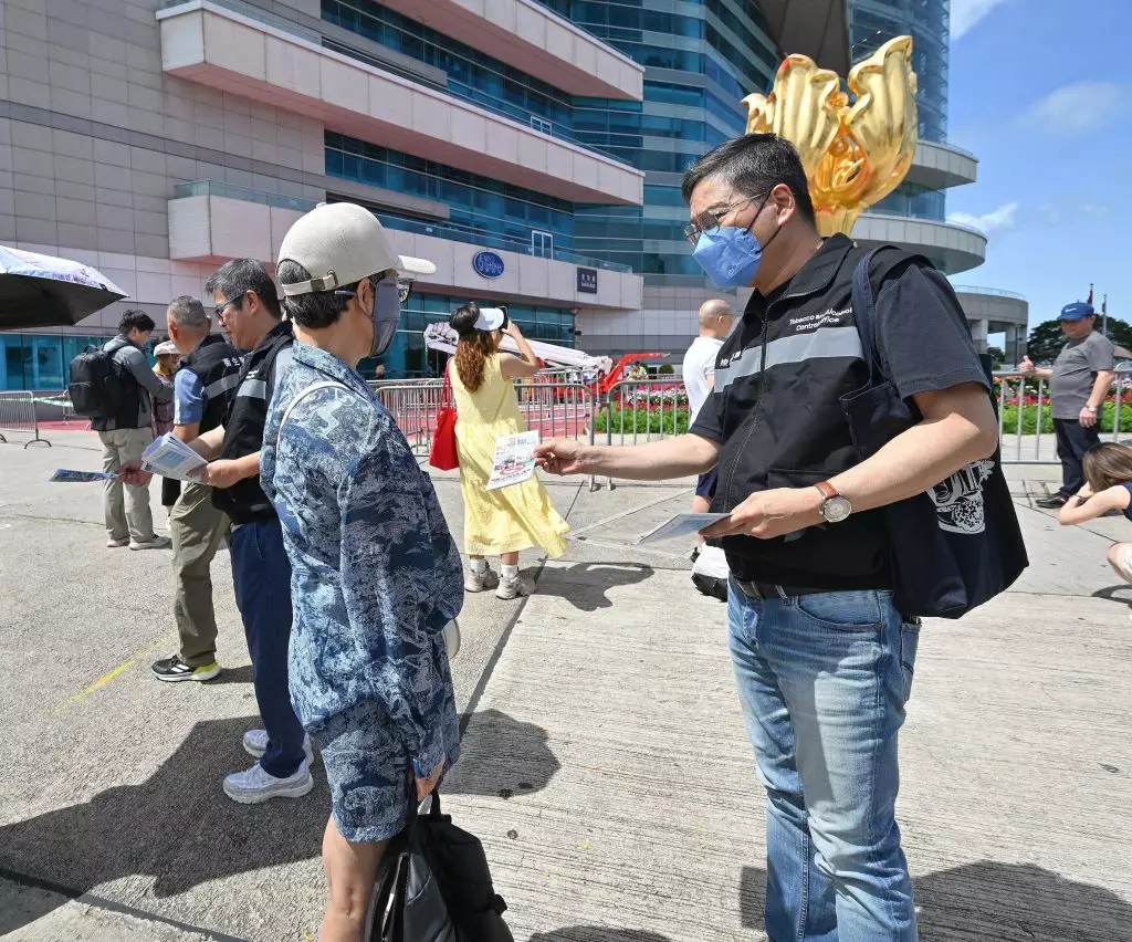 衞生署加強控煙宣傳教育　與市民和旅客攜手締造無煙香港。 政府新聞處圖片