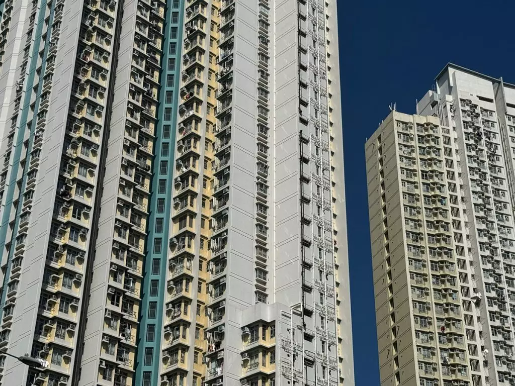 部分網民建議事主友人放棄公屋、遷入私樓。資料圖片