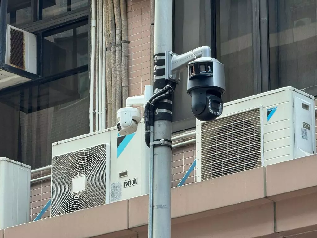 鄧炳強指，不同地方經驗都反映，閉路電視可改善防止罪案和破案情況。巴士的報記者攝