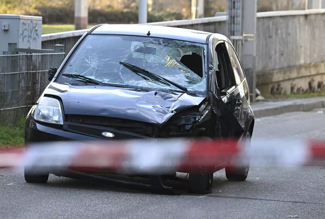 德國西南部城市曼海姆汽車撞向人群事件,造成兩人死亡,11人受傷。(AP圖片)
