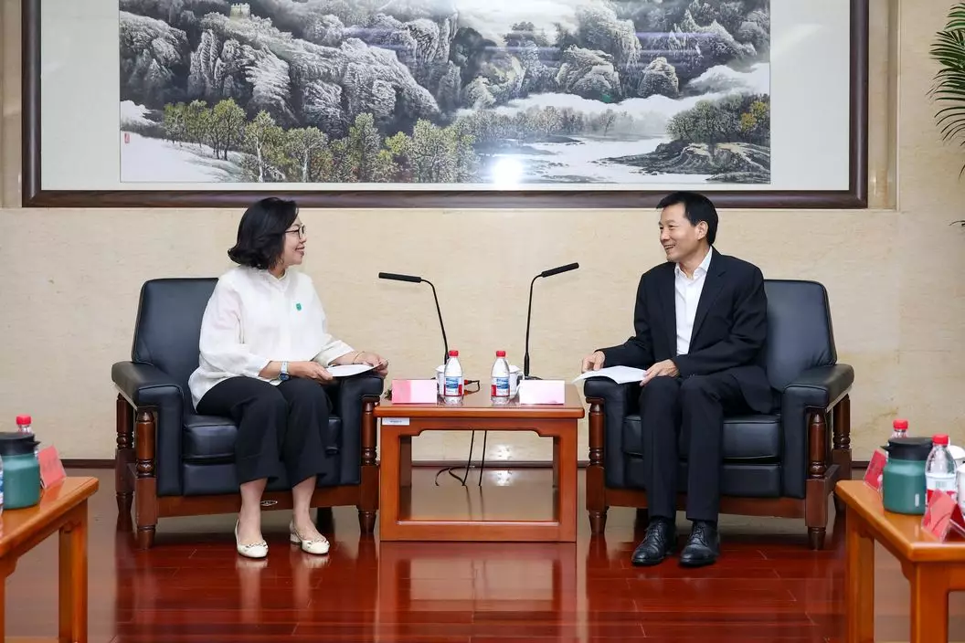 民青局局長麥美娟與國務院港澳辦分管日常工作的副主任徐啟方會面。政府新聞處圖片