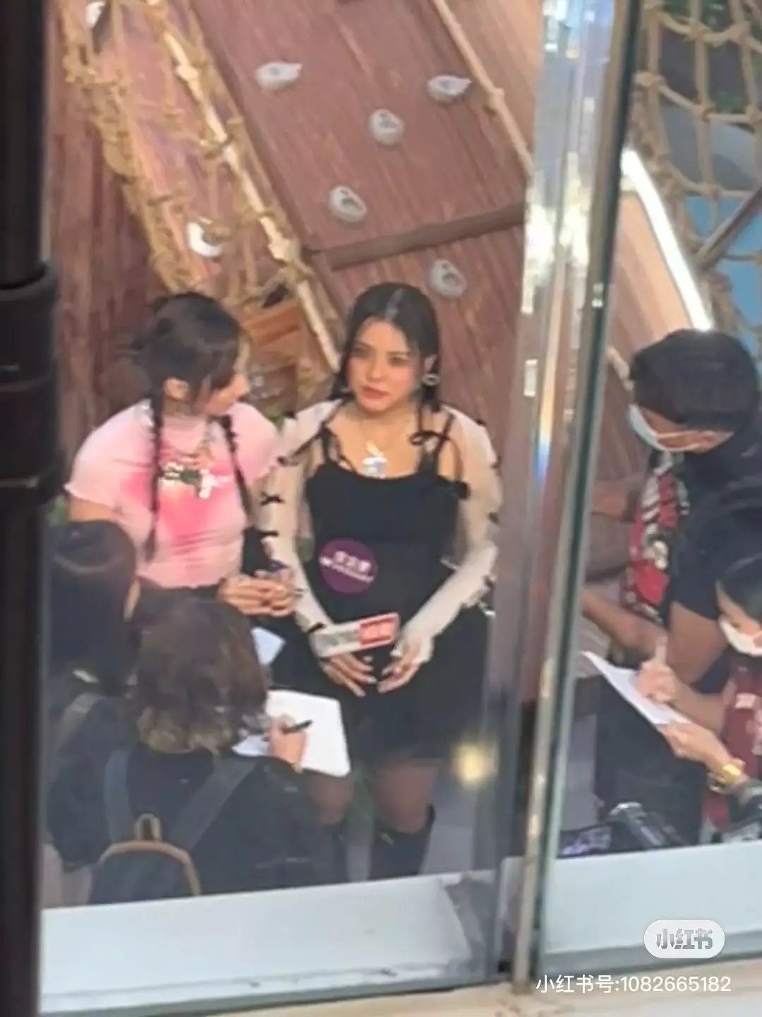姚焯菲Y2K造型獻唱新歌路人高抄生圖驚見撞樣馬蹄露