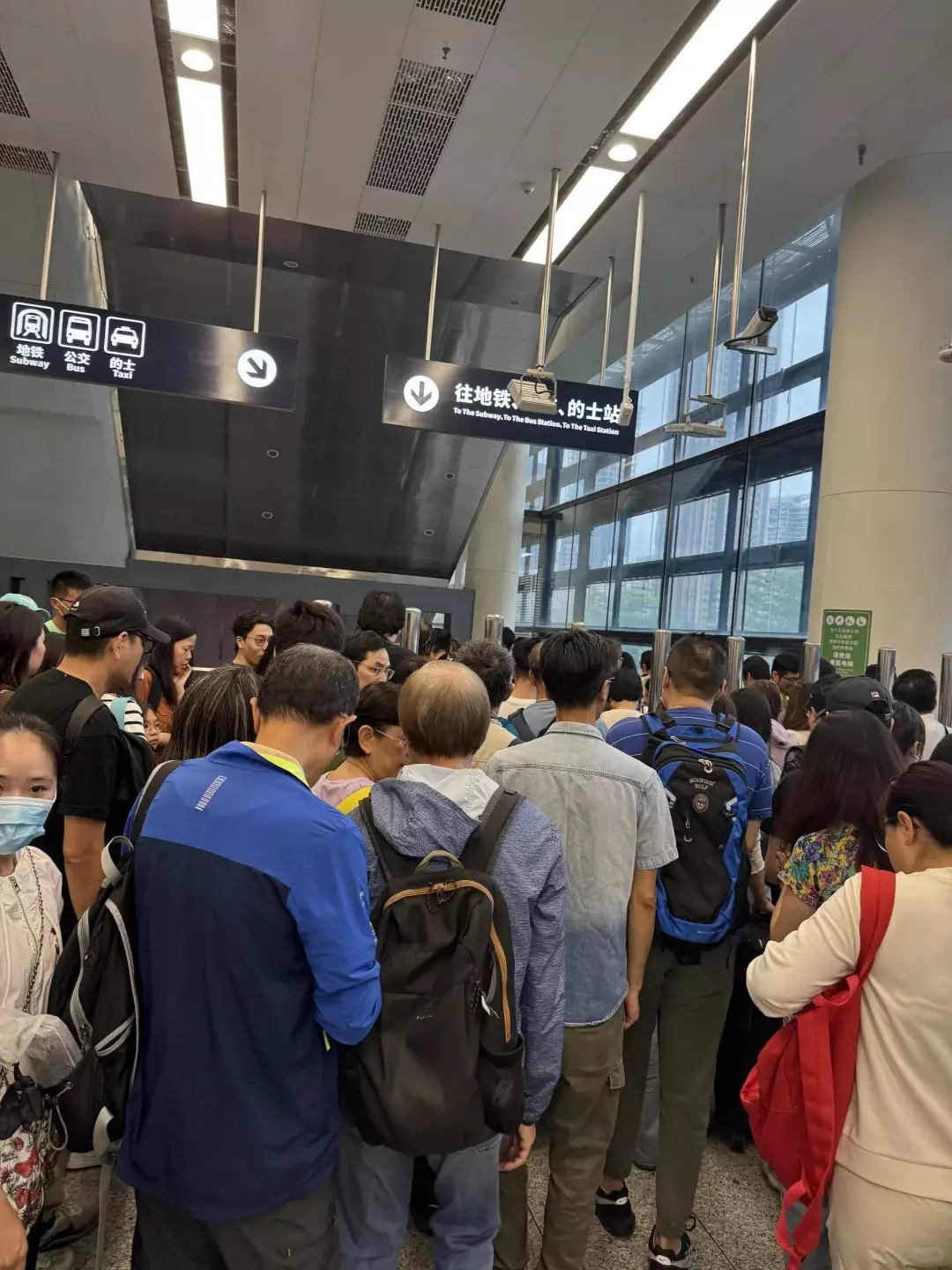 復活節長假開始,各口岸人頭湧湧。小紅書圖片