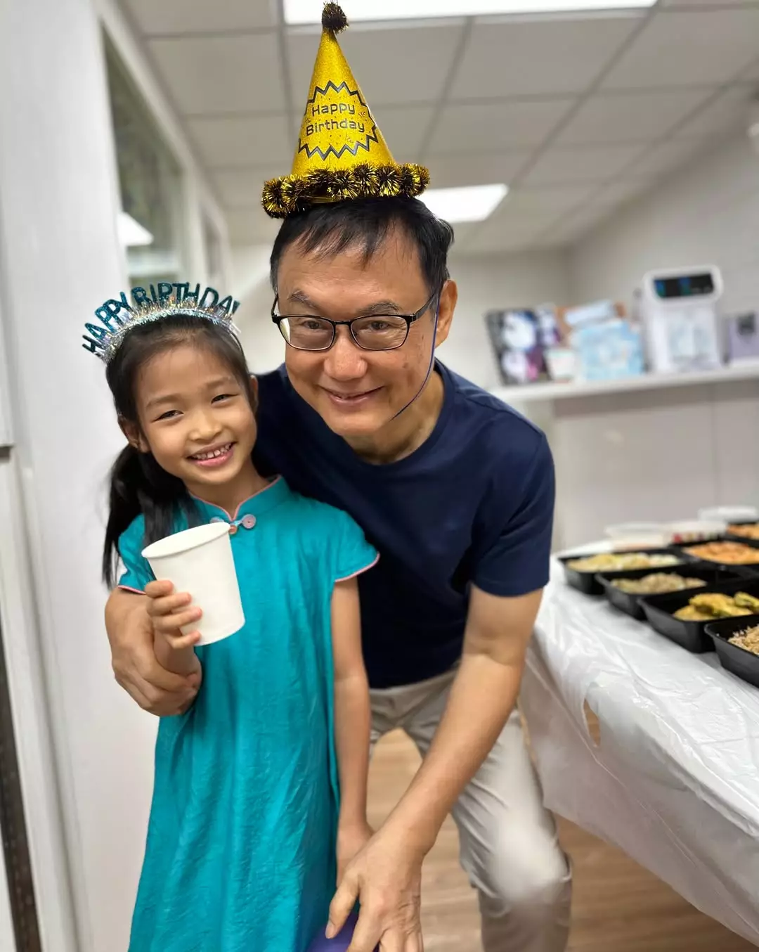 嚴浩和女兒。圖片來源: 嚴浩Facebook相片