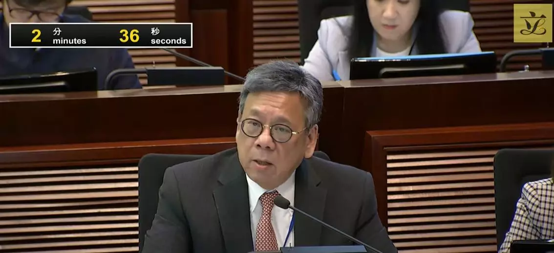 丘應樺透露下月行政長官將與內地企業一同出訪中東,謀求發展中東新市場和東盟市場。財務委員會特別會議直播截圖