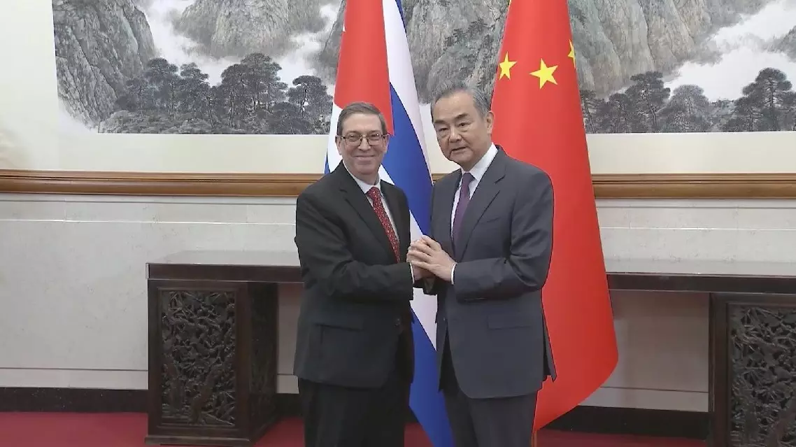 Chinese FM holds talks with Cuban president's special envoy