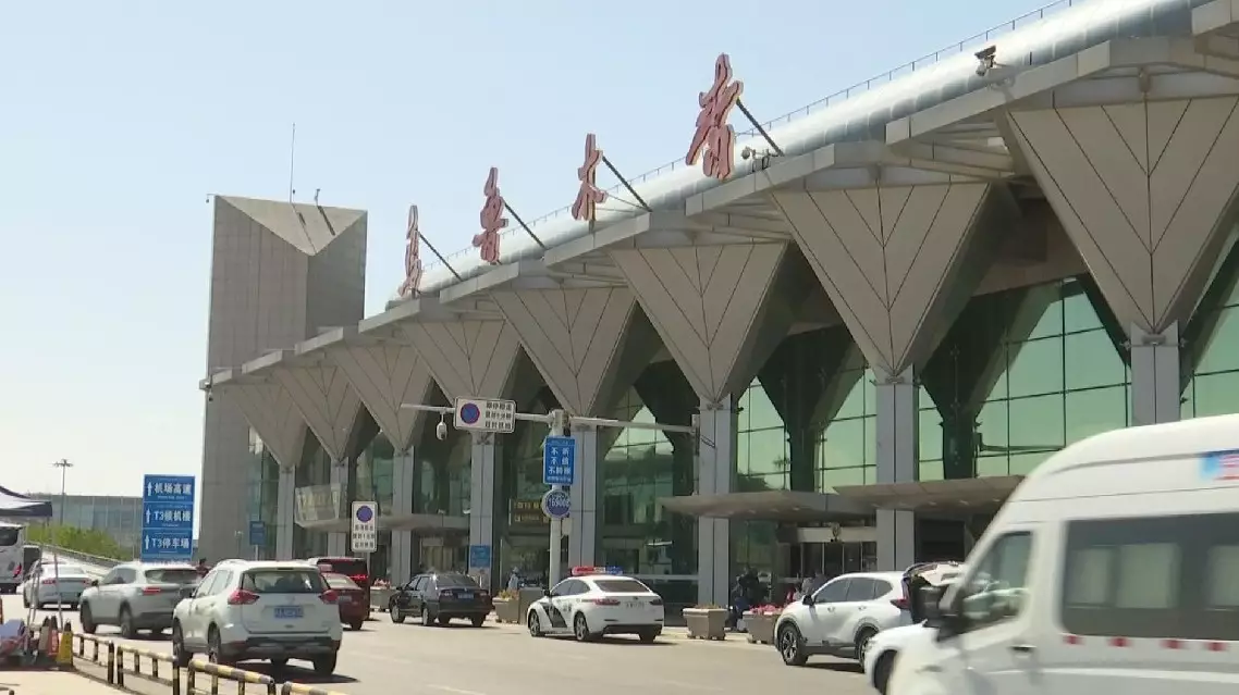 Airport in Xinjiang's Urumqi handles record-breaking single-day passenger volume
