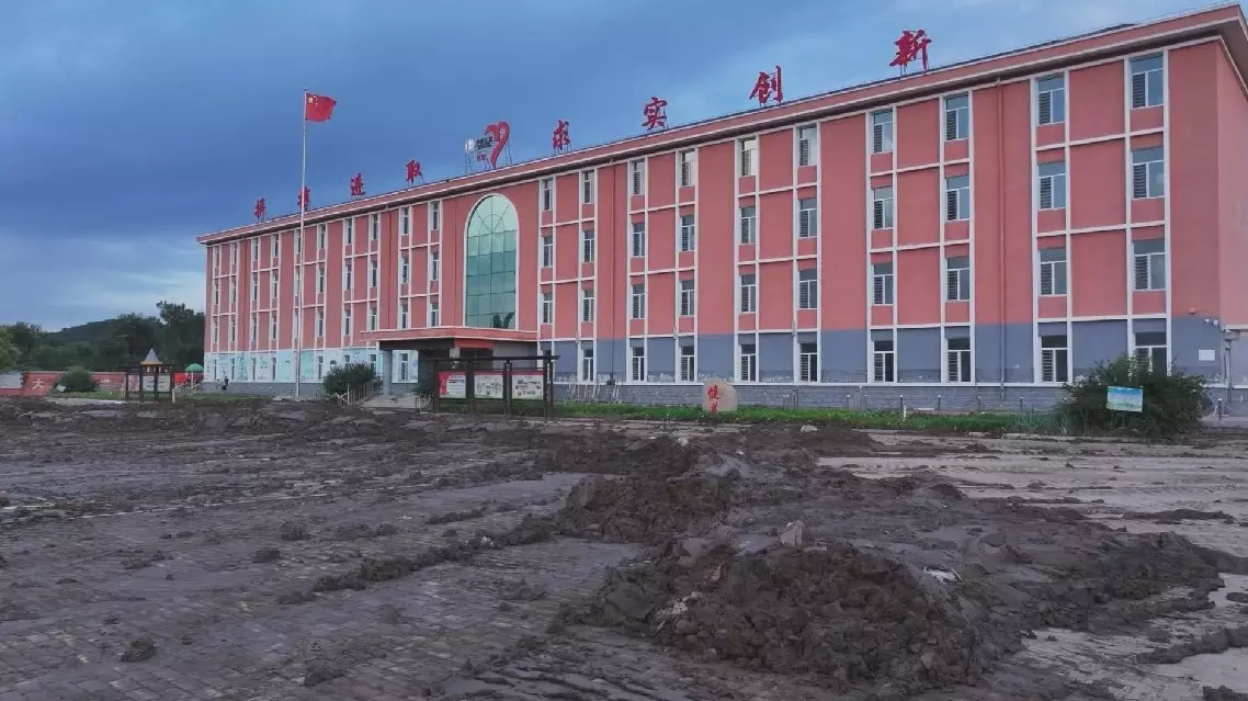 Rain-hit Huludao city hastily repairs damaged primary schools