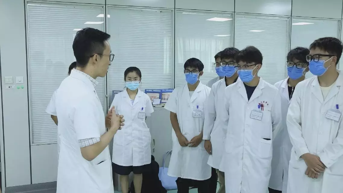 Hospitals in Beijing support the training of medical students in Xizang through university aid projects