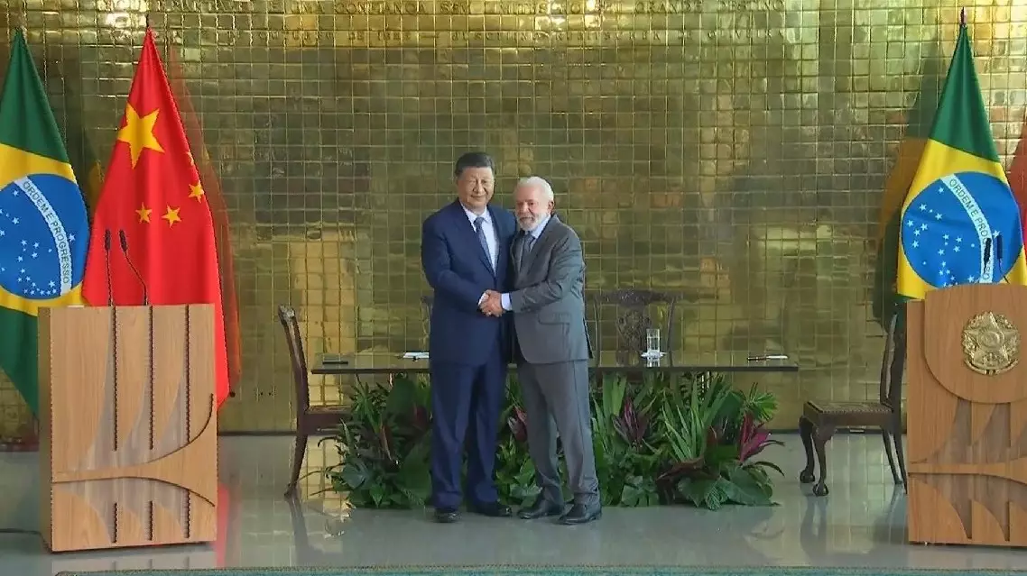 Chinese, Brazilian presidents attend signing ceremony, meet press