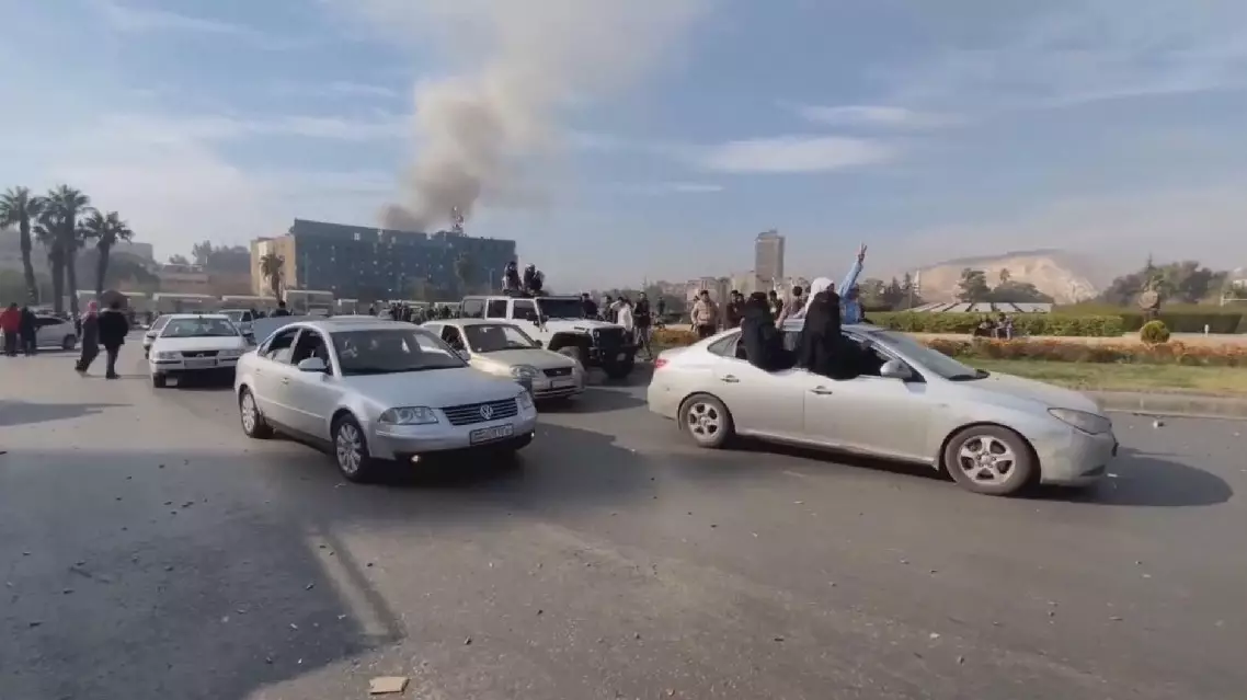 Syrian PM agrees to hand over power to rebels