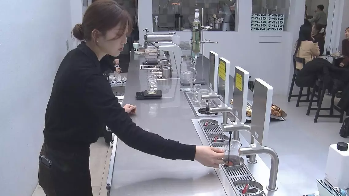 South Korean businesses embrace "beanless coffee" amid global coffee shortage