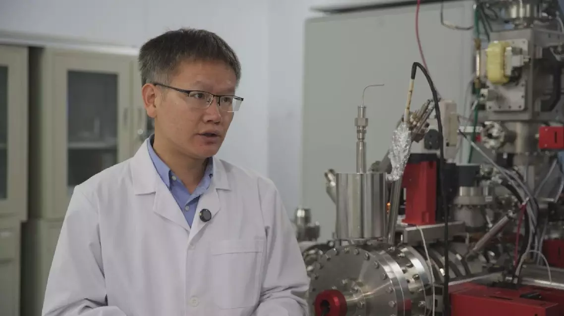 Drier lunar far side may be related to ancient meteorite impact: scientist