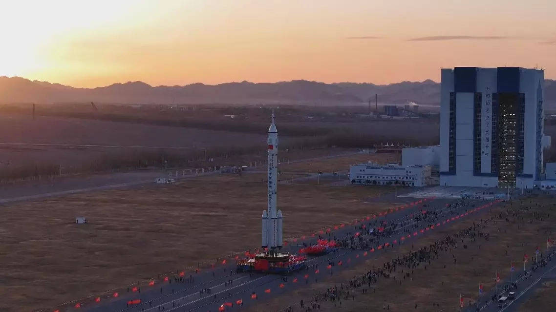 Shenzhou-20 engineers prepare for launch