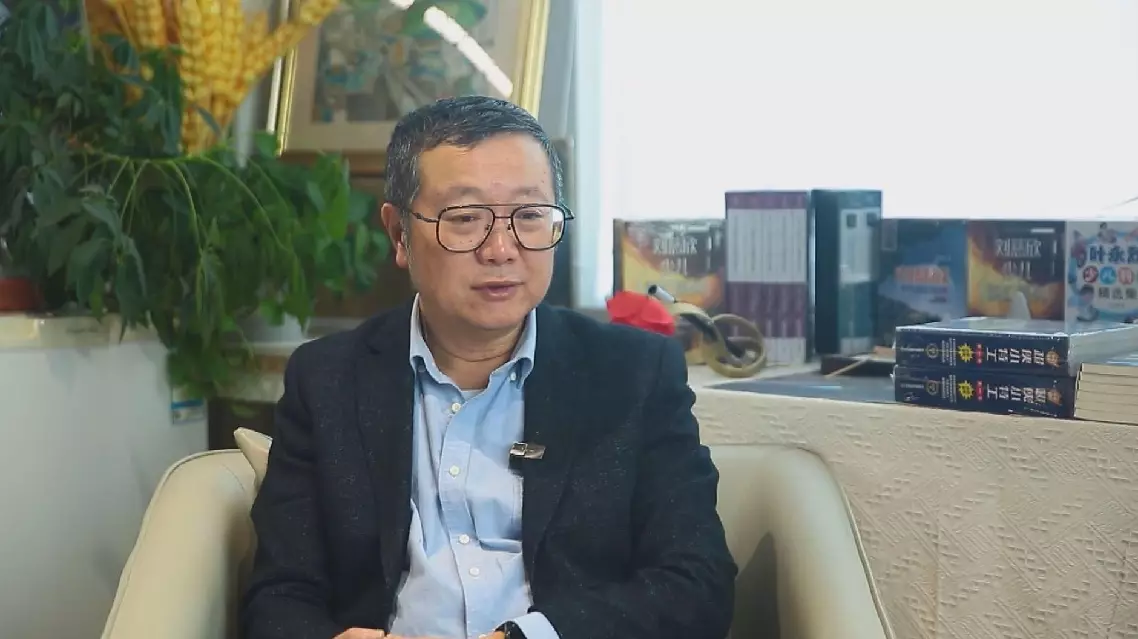 Humanoid robots could have disruptive impact on society as technology advances: sci-fi novelist