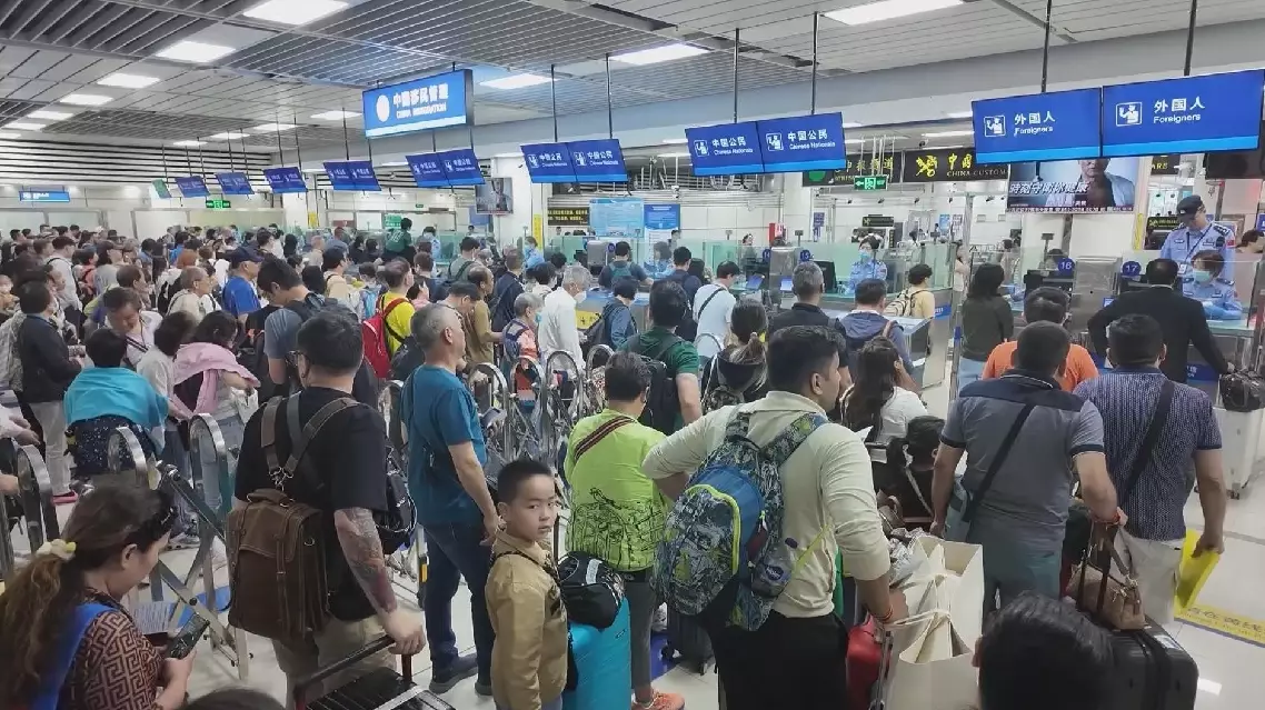 Shenzhen sees 20-pct jump in border crossing trips