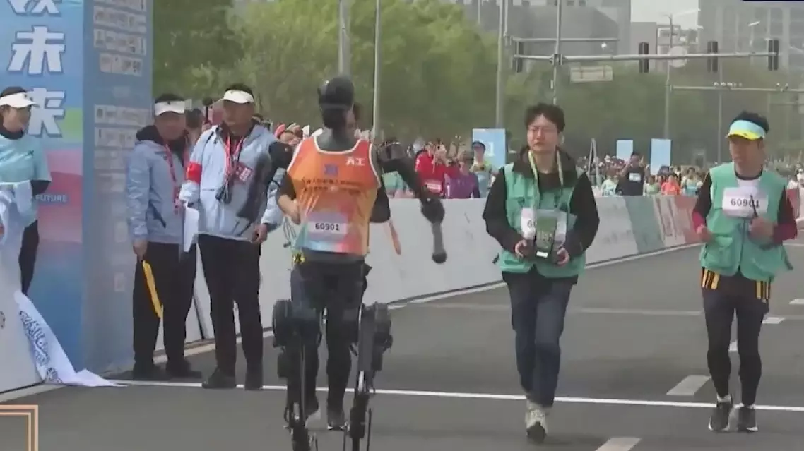 China's first humanoid robot half-marathon attracts great public attention