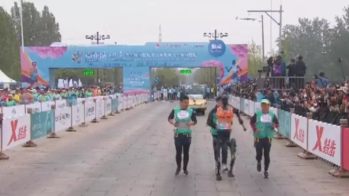 Humanoid robot half-marathon demonstrates Chinese engineers' perseverance, innovative spirit