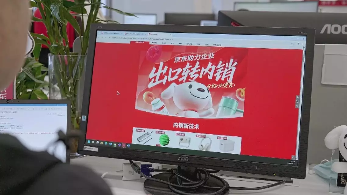 Chinese e-commerce giants support exporters in shifting to domestic market