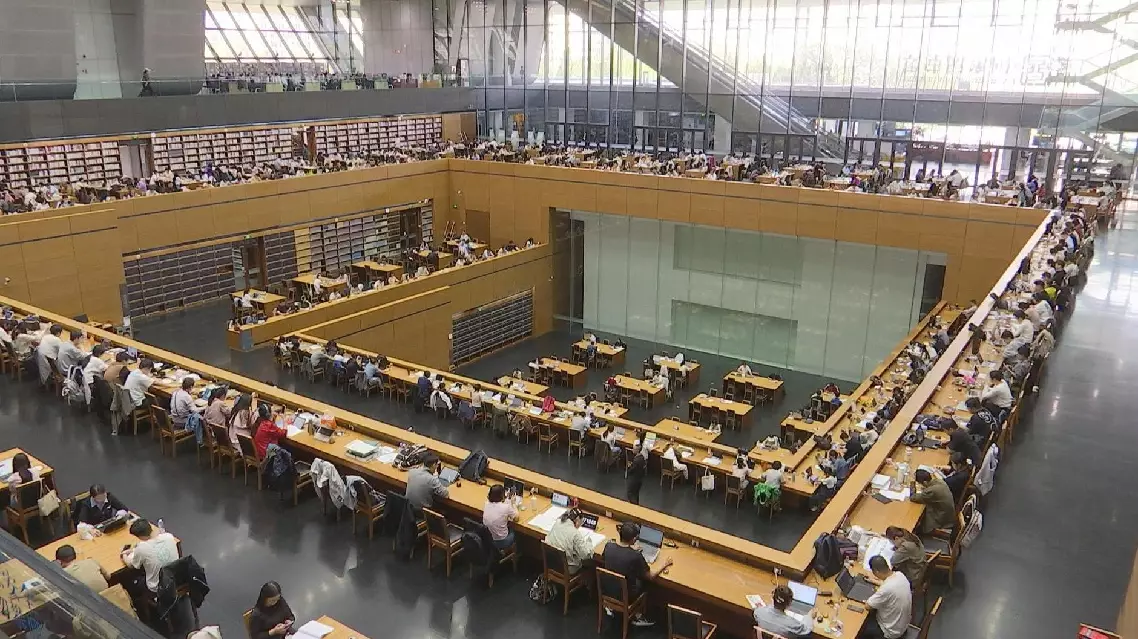 Chinese libraries embrace smart services, welcoming new chapter in AI era