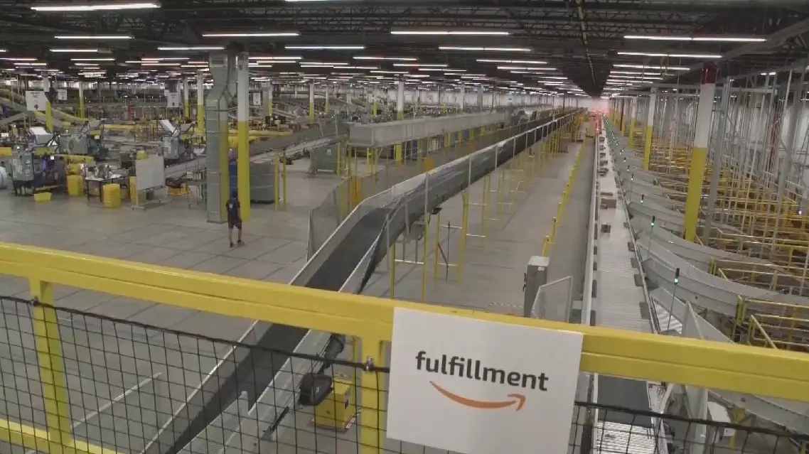 Expert warns of U.S. tariffs disrupting cross-border e-commerce amid supply chain strains