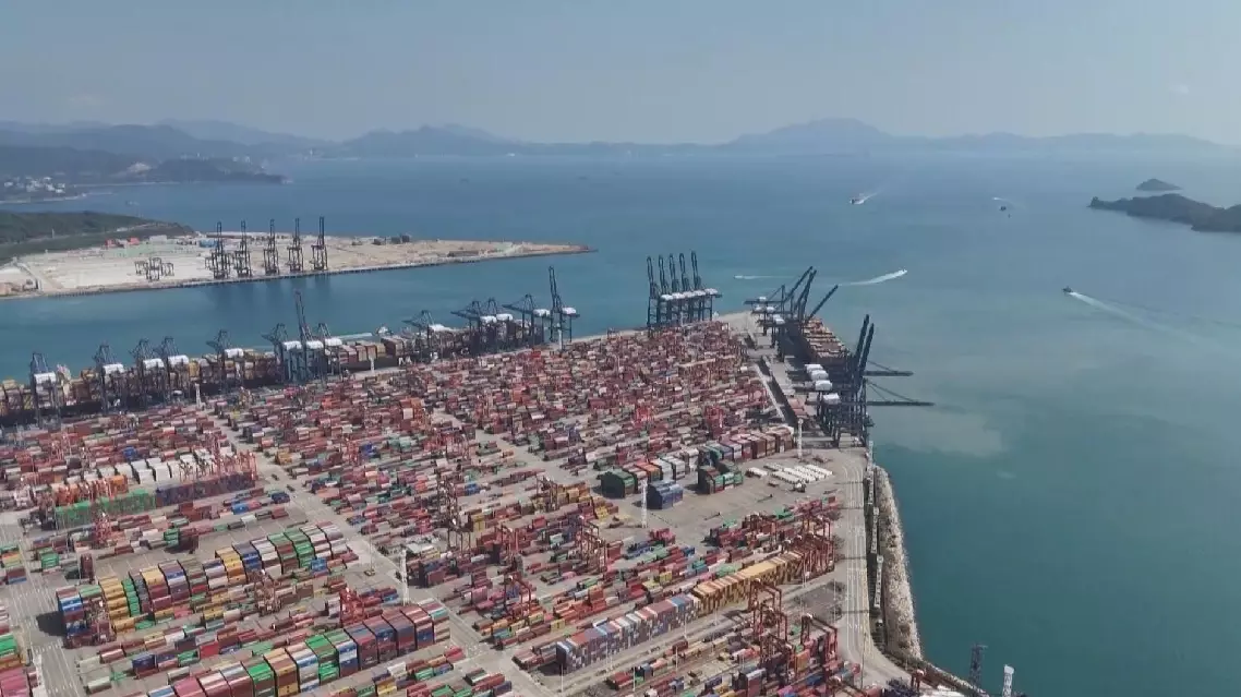 Chinese logistics enterprises ramp up shipments after China-US tariff adjustment