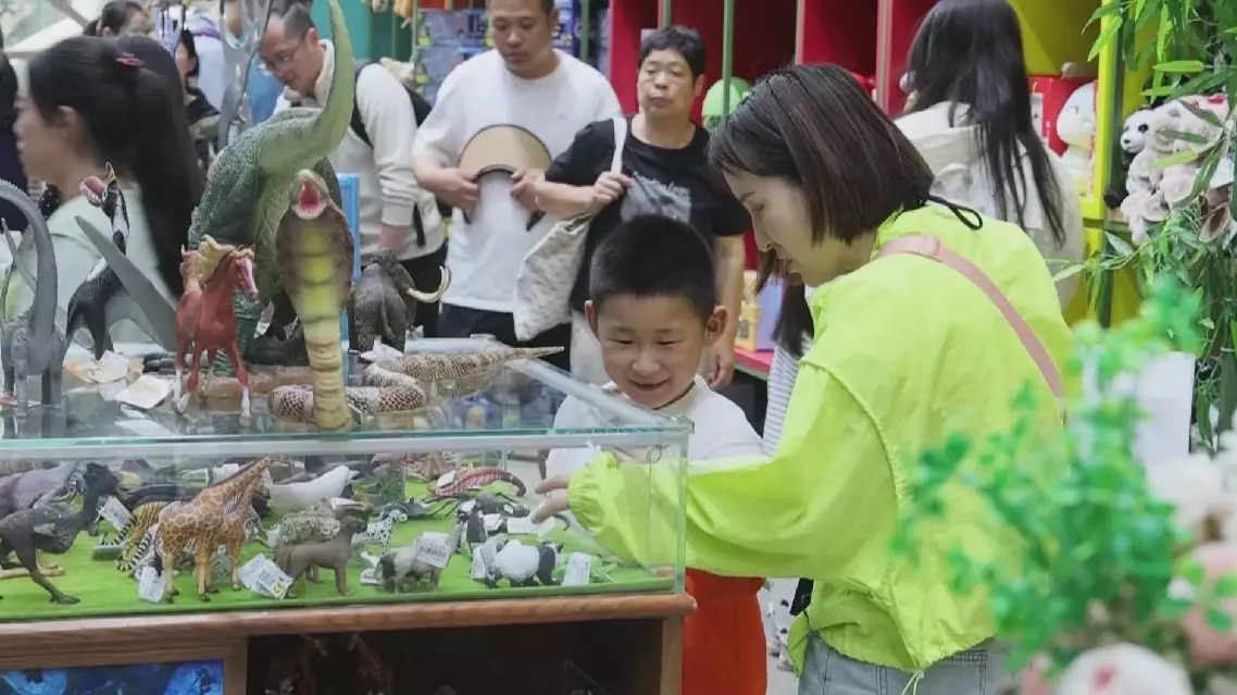 Creative experiences, products spark passion among Chinese museum-goers