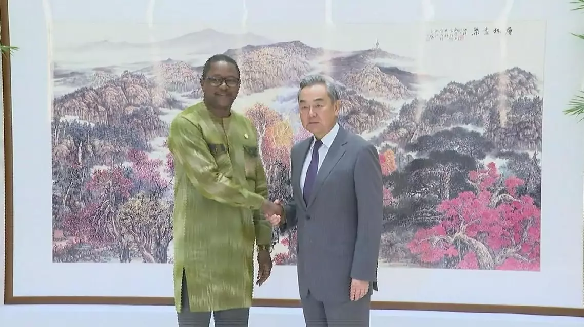 Chinese FM meets his Burkina Faso counterpart in Changsha