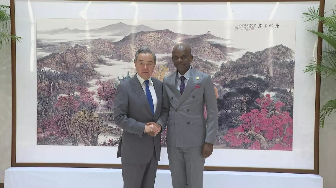 Wang Yi meets with Togolese foreign minister