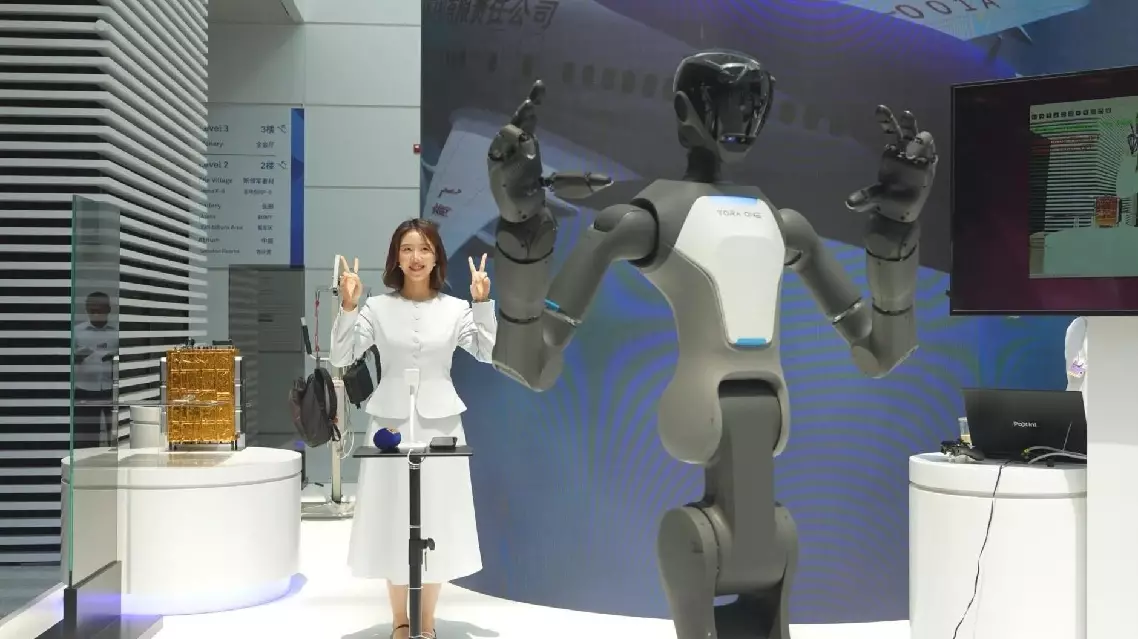 Industry leaders discuss AI empowerment at Summer Davos in Tianjin