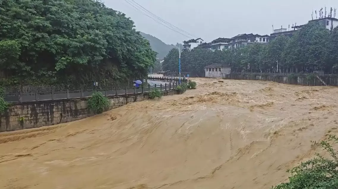 China allocates another 100 mln yuan to aid flood-hit Guizhou Province
