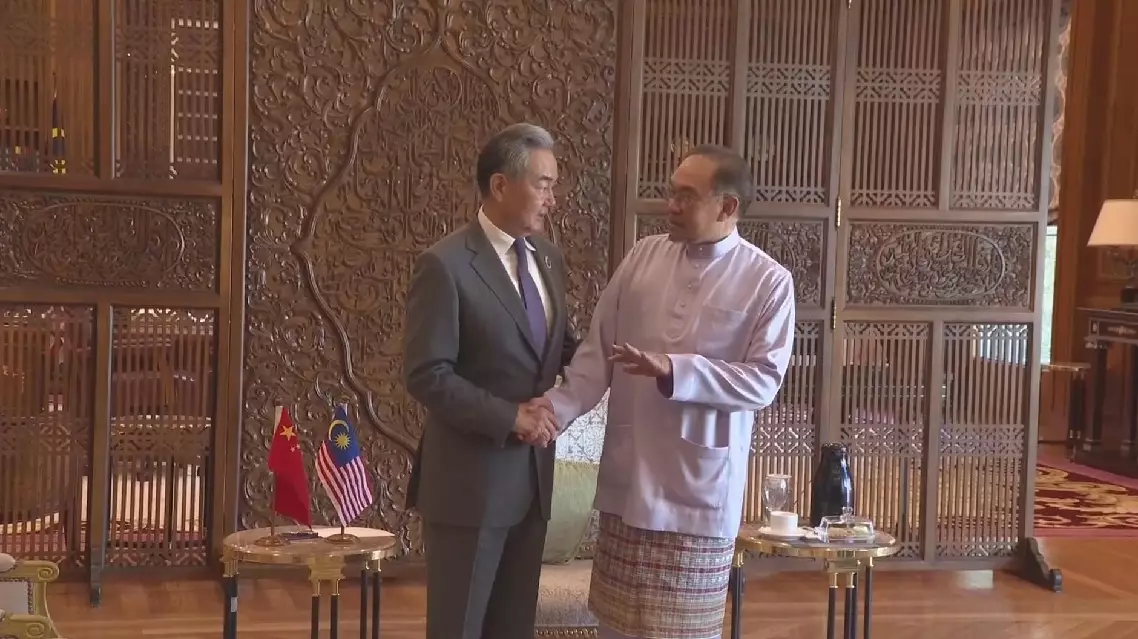 Malaysian PM meets Chinese FM on bilateral relations