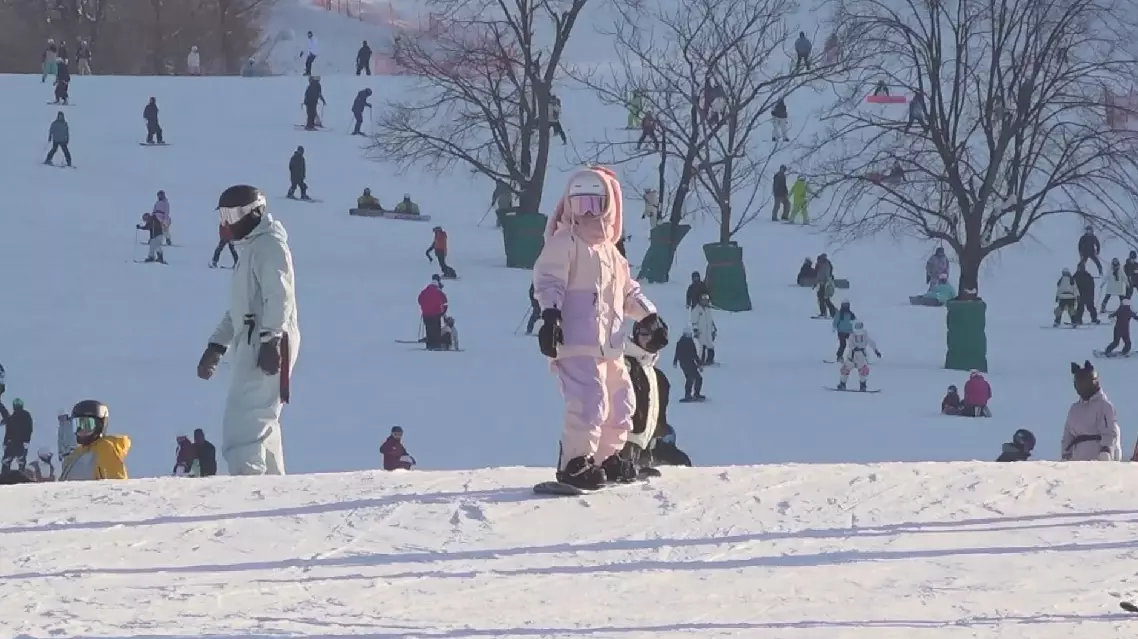 Northeast China's Jilin launches additional ice-snow holiday tailored for students