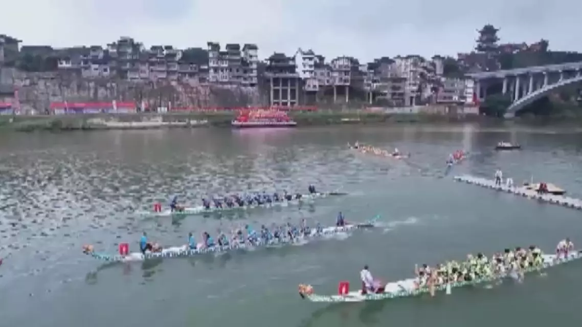 Chongqing lures visitors with traditional, modern spectacles in Duanwu Festival