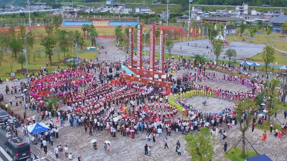 Heritage sightseeing, folk dances, boat tours get China's National Day holiday off to vibrant start