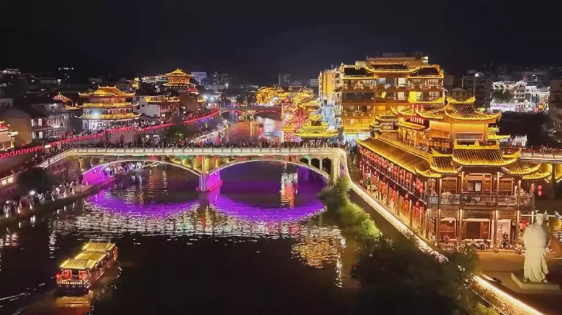 Old towns across China shine in nighttime tourism during National Day holiday