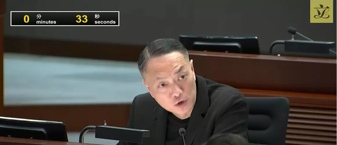 工業界議員吳永嘉認為,關稅戰瞬息萬變,工商界措手不及,建議當局會否增設具跨部門統籌能力的渠道。財務委員會特別會議直播截圖