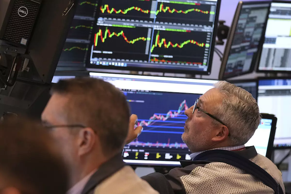 道指低收41點Tesla升逾3% 博通甲骨文三連挫