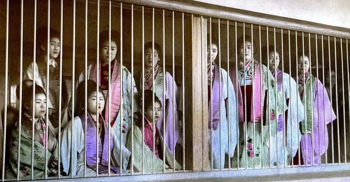 Old photos show Japanese sex workers caged like in prison
