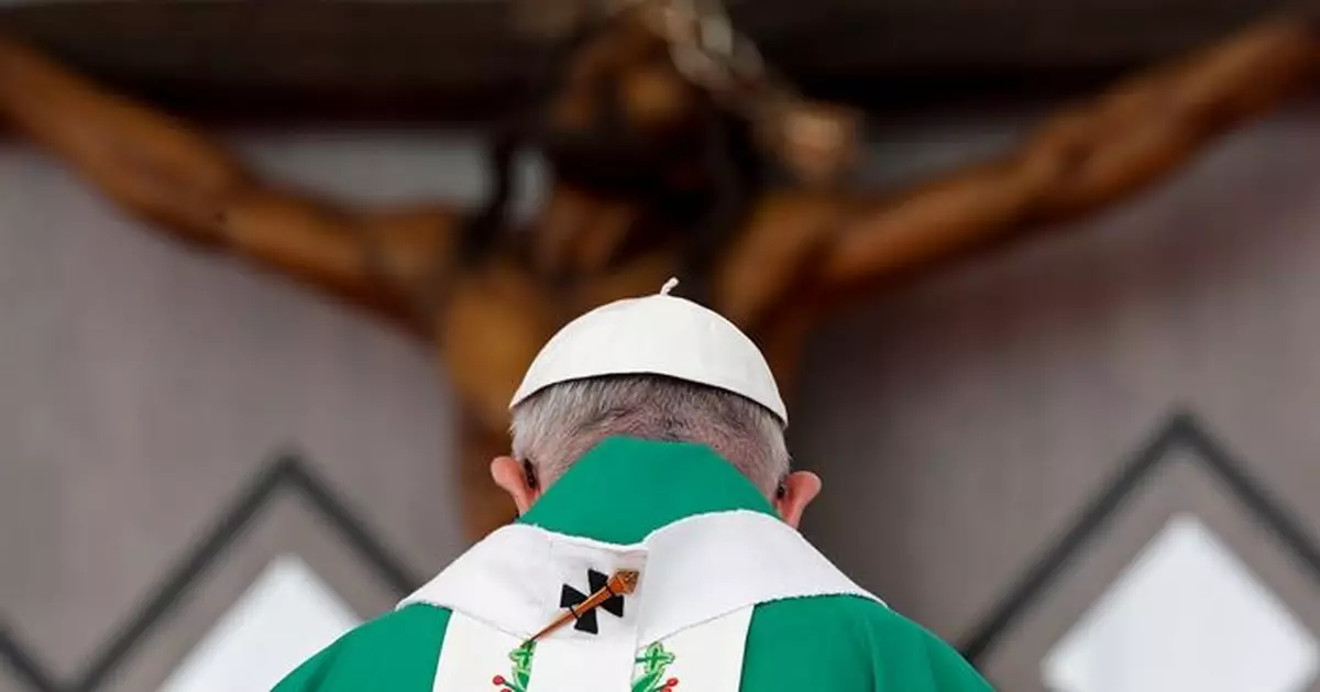 Pope asks 'pro-life' Trump to rethink young migrant decision