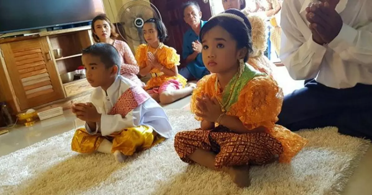 Unbelievable! Little fraternal twins forced to get marry in Thai because...