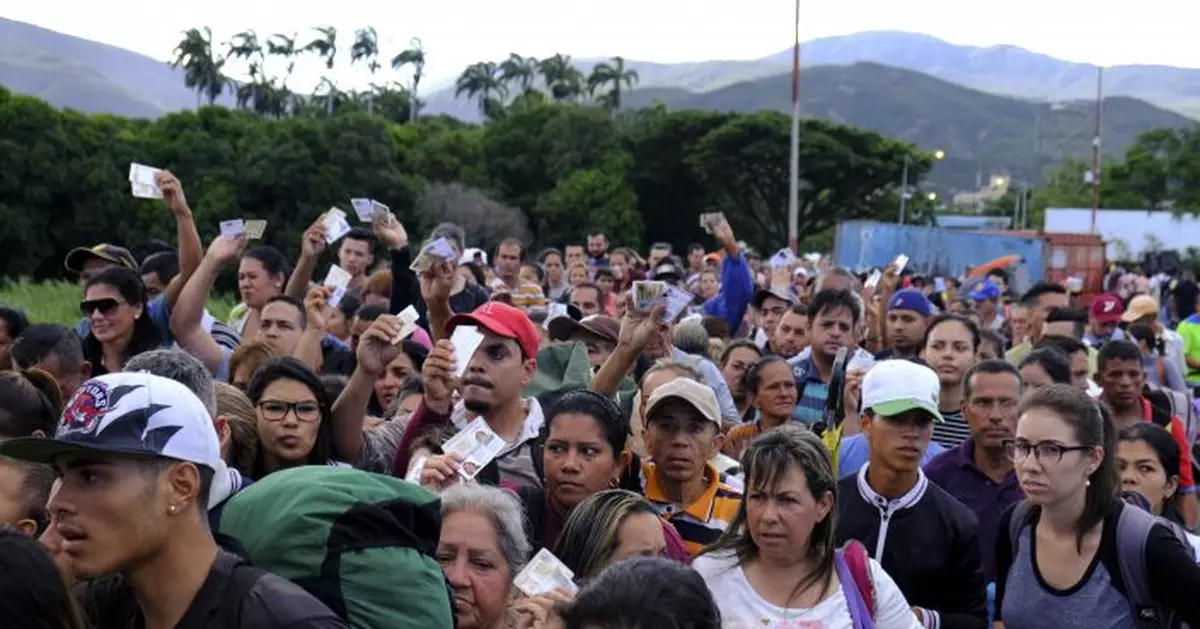 Venezuela reopens border crossing with Colombia