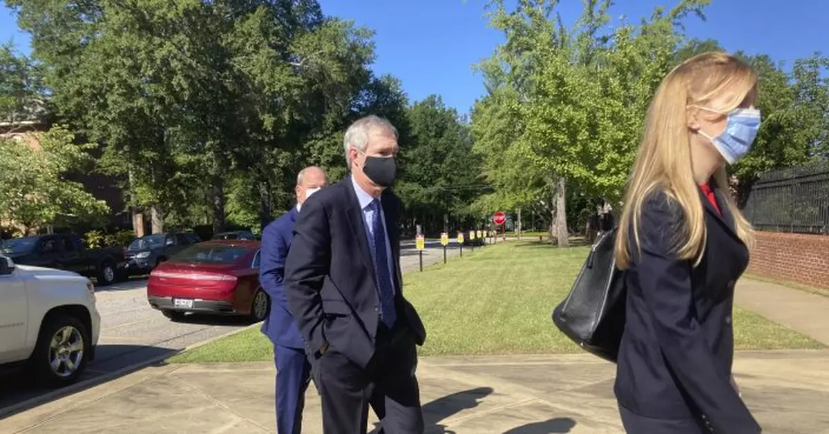 Ex-utility exec pleads guilty to $1B fraud in South Carolina